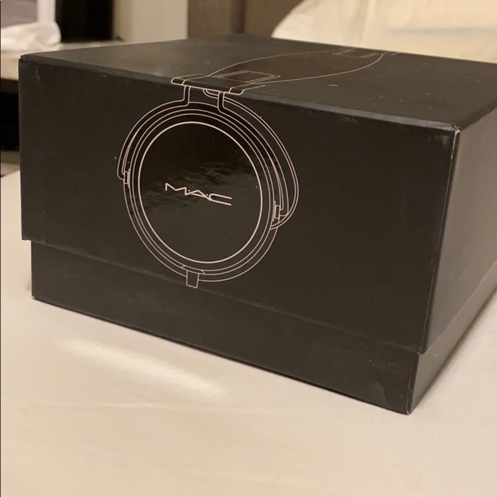 MAC cosmetics black employee headphones - Picture 4 of 4